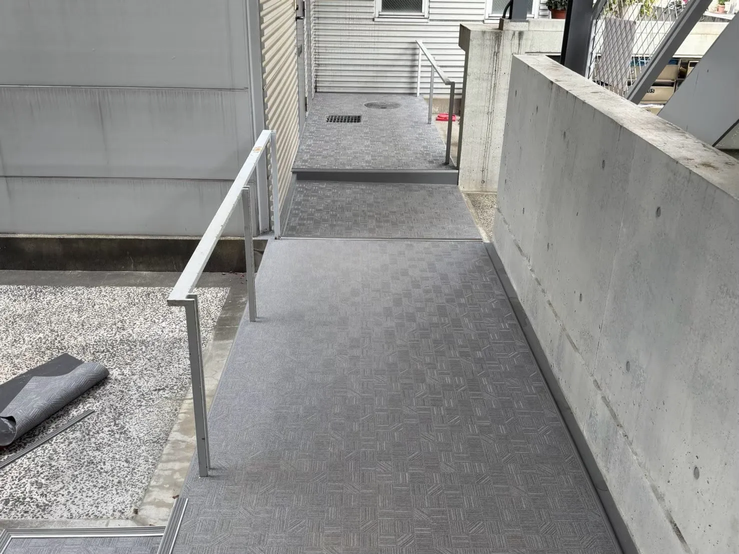 マンション共用廊下の長尺シート張替え工事（茨木市・高槻市）